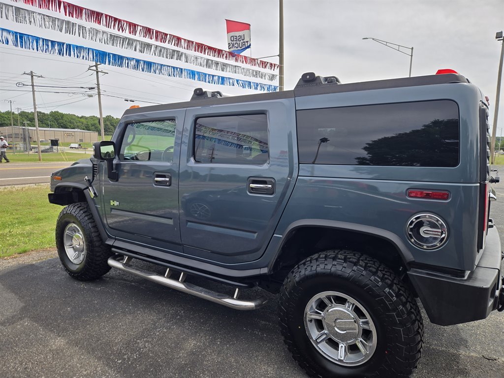 2005 Hummer H2 SUV's photo